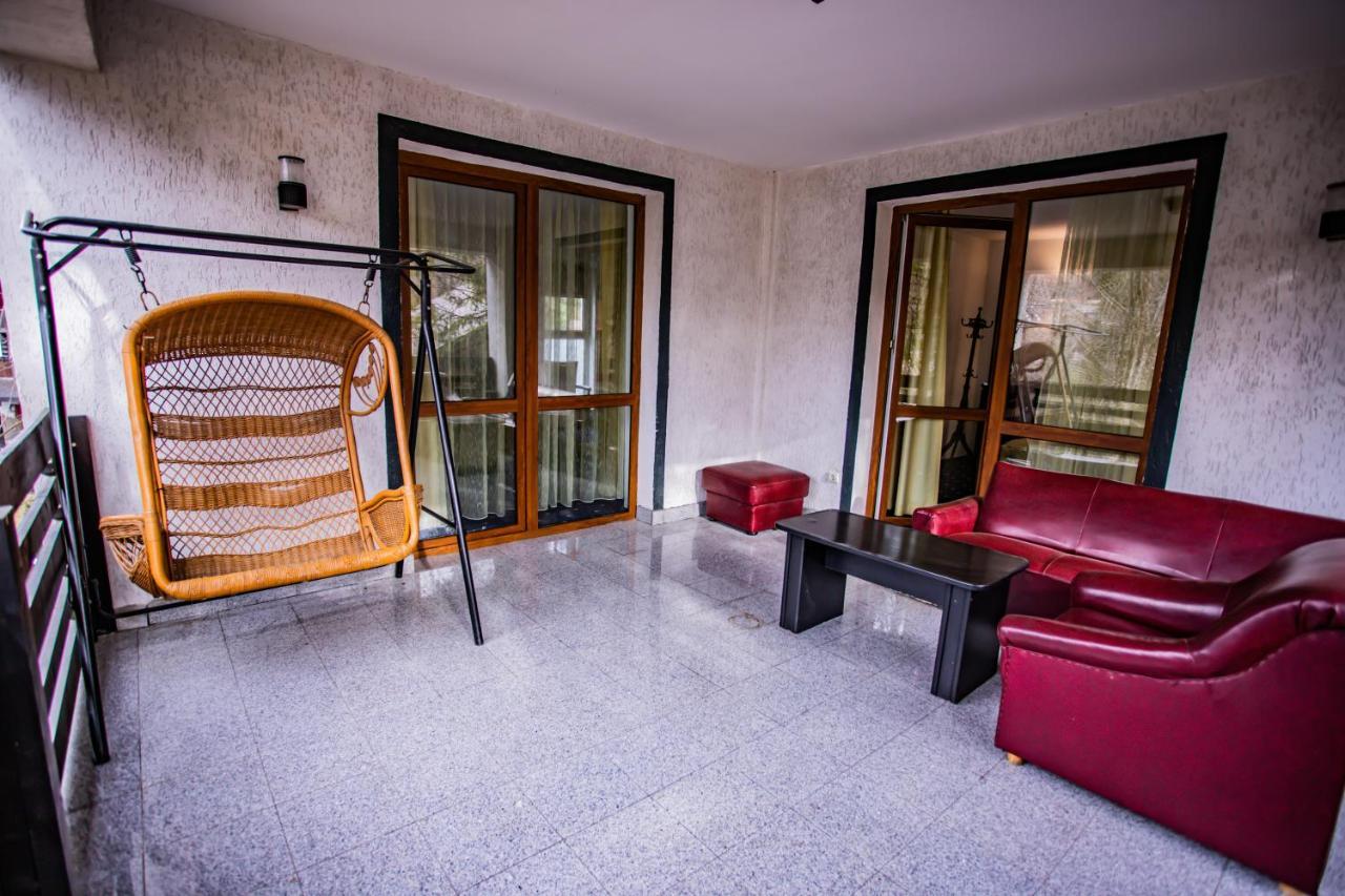 Casa Octavian Hotel Sucevita Exterior photo