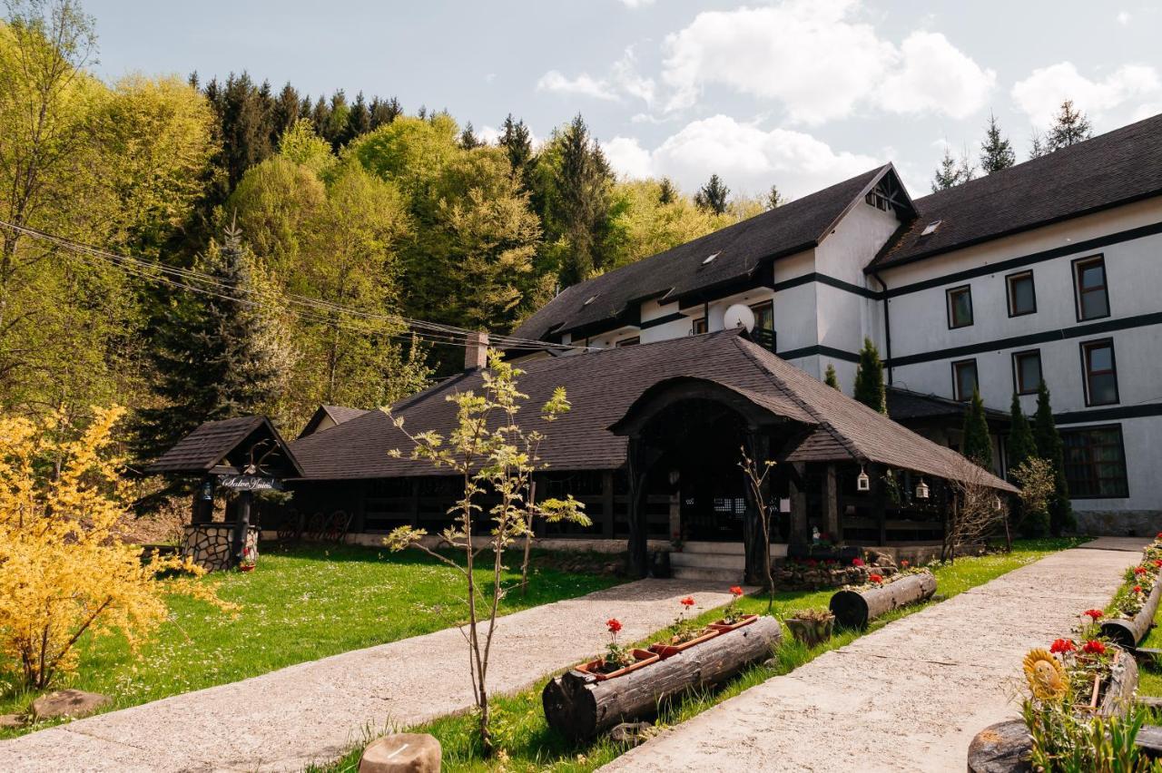 Casa Octavian Hotel Sucevita Exterior photo